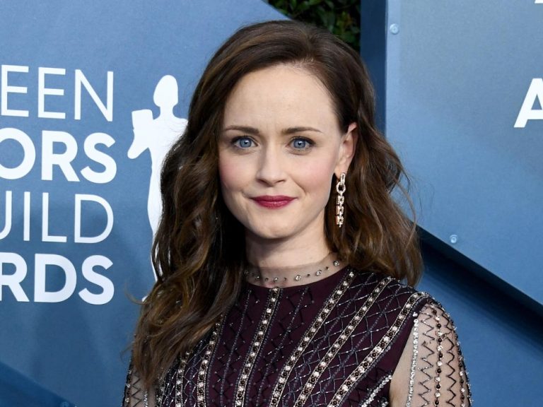 Alexis Bledel Net Worth Movie Income Career Age Car Bf