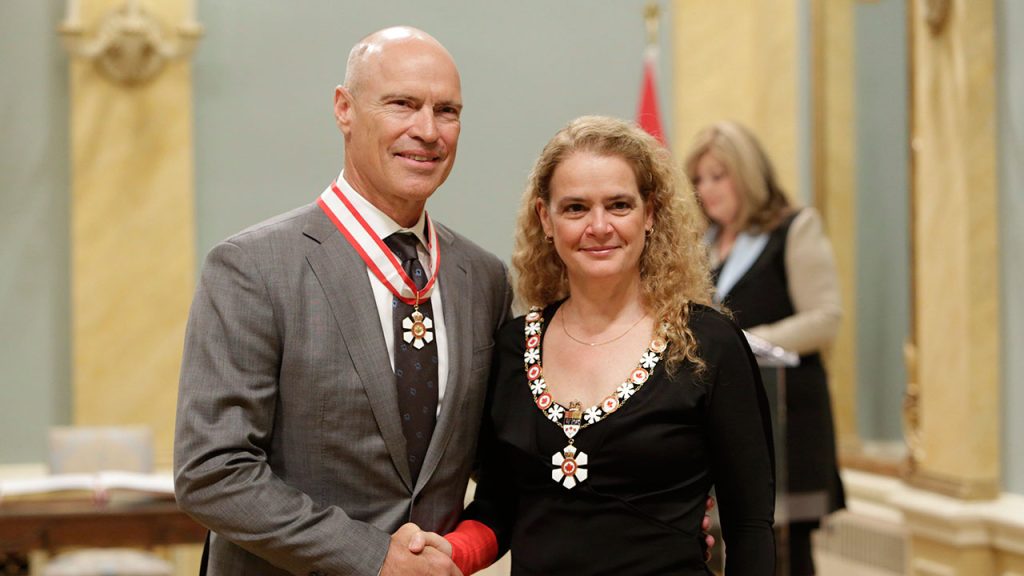 Mark Messier with his wife