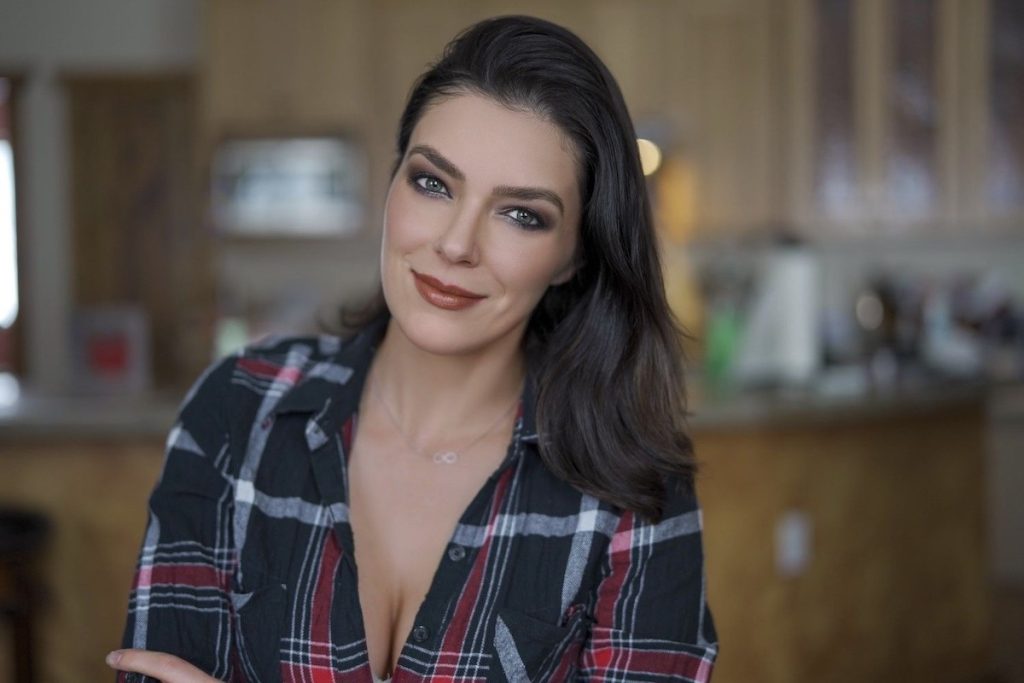 Adrianne Curry Biography