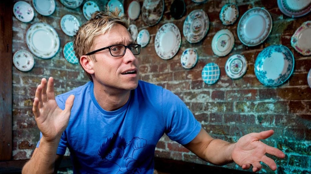 Biography of Russell Howard