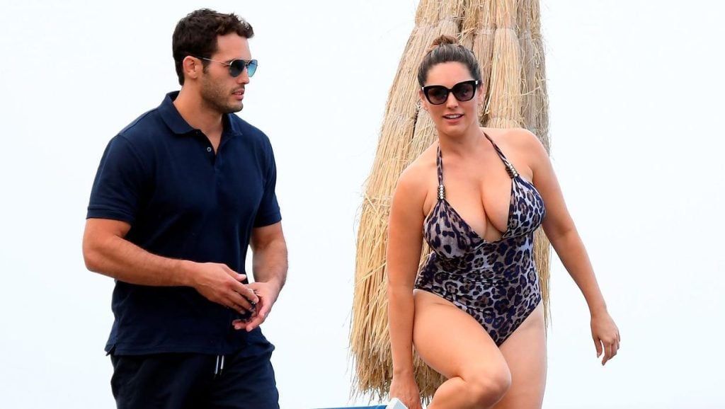 Kelly Brook Income