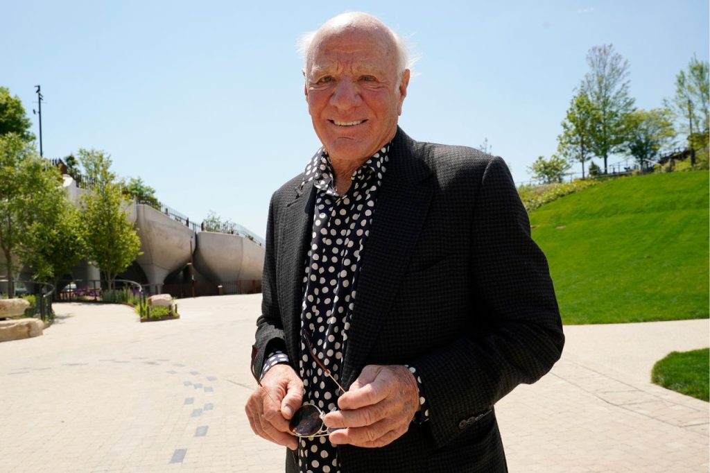 Barry Diller Income 1024x682