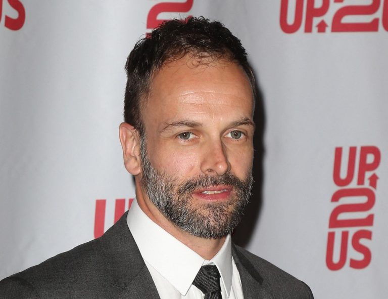 Jonny Lee Miller Net Worth Bio Height Family Age Weig - vrogue.co